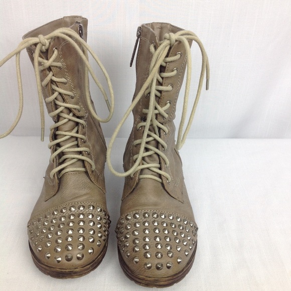 Breckelles Shoes - Taupe studded lace up combat boots size 7 - TTS